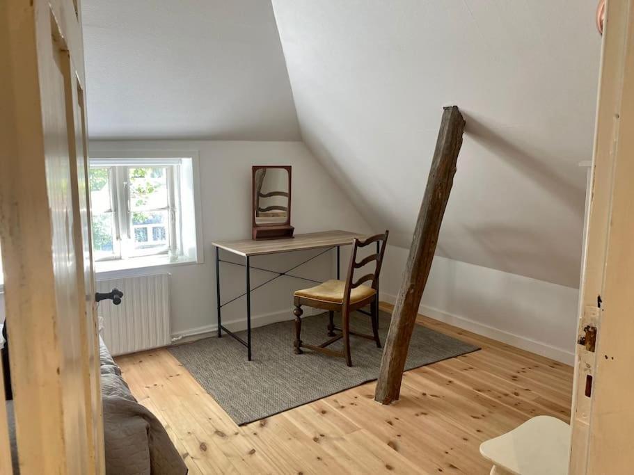 Idyllisk, Historisk Byhus Ved Fjorden I Mariager Luaran gambar