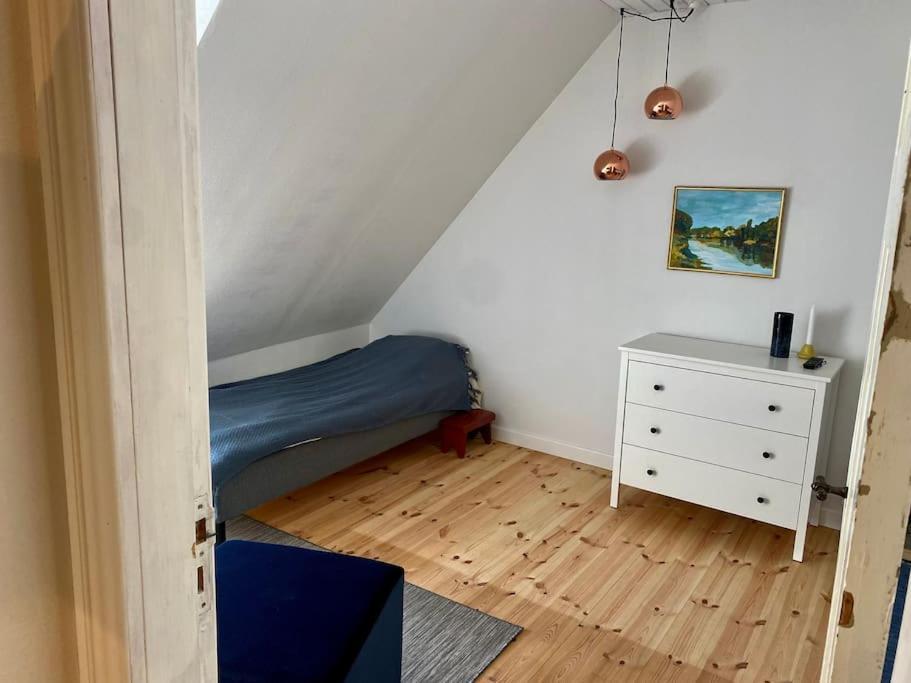 Idyllisk, Historisk Byhus Ved Fjorden I Mariager Luaran gambar