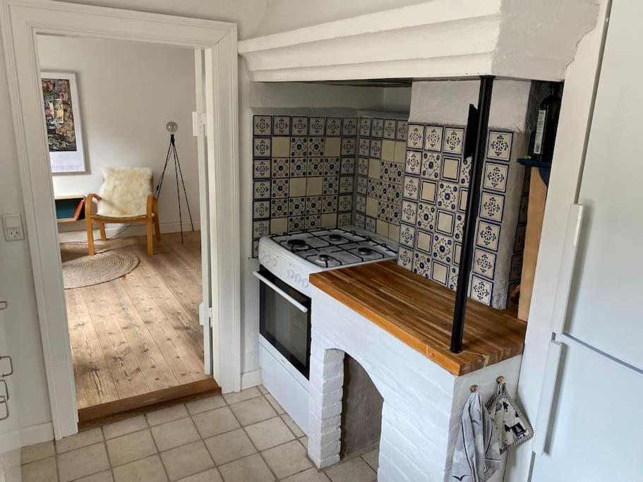 Idyllisk, Historisk Byhus Ved Fjorden I Mariager Luaran gambar