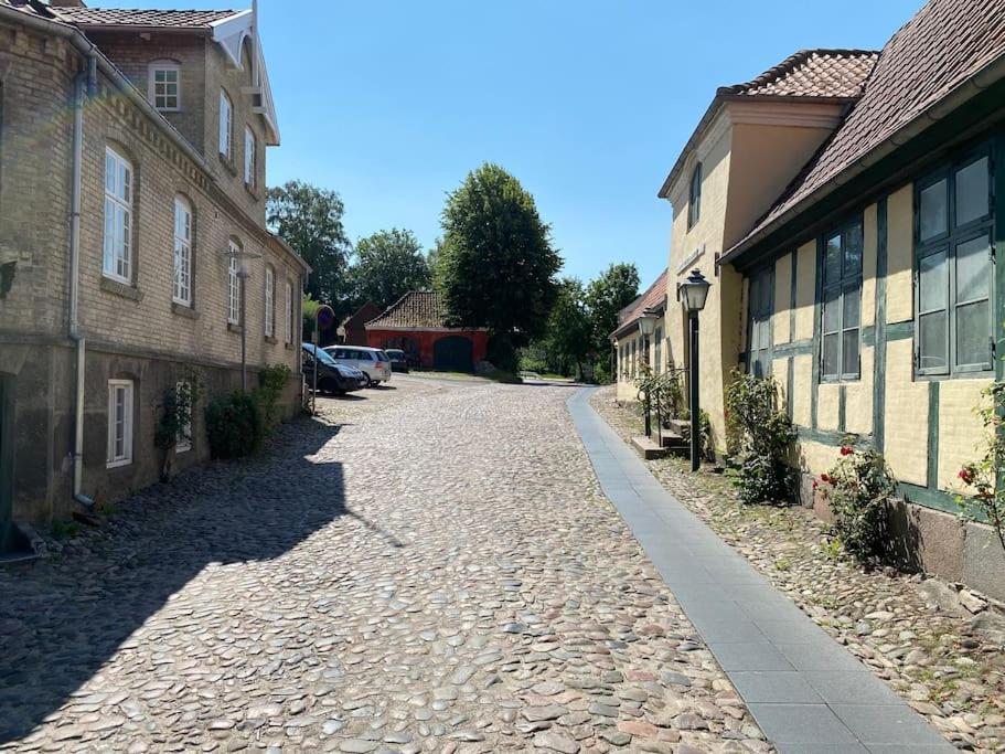 Idyllisk, Historisk Byhus Ved Fjorden I Mariager Luaran gambar