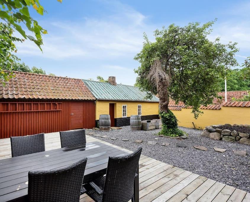 Idyllisk, Historisk Byhus Ved Fjorden I Mariager Luaran gambar