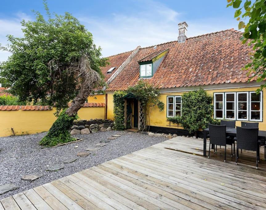 Idyllisk, Historisk Byhus Ved Fjorden I Mariager Luaran gambar
